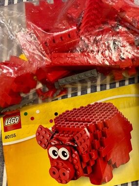 Pre-built LEGO "Red Piggy Coin Bank"40155 LIKE NEW!